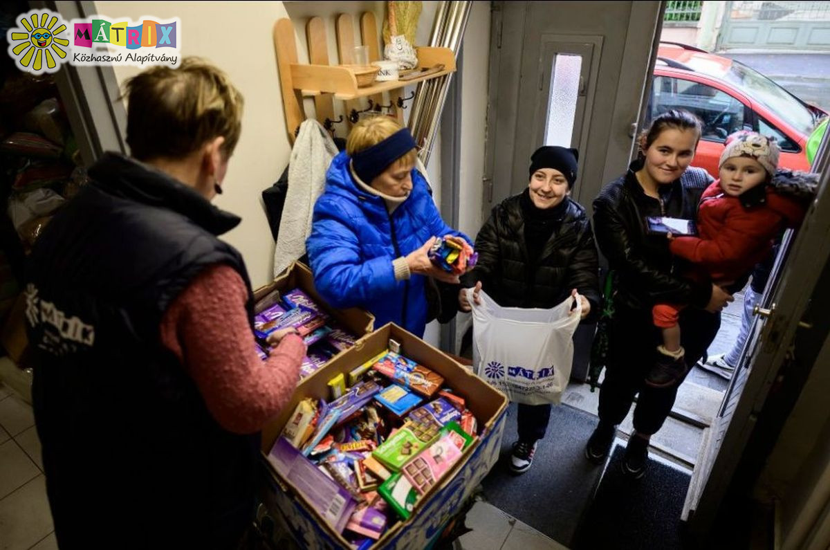 Csokoládé, tartós élelmiszer osztást tartottunk 600 családnak
