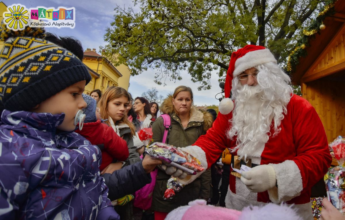 Mikulás, gyerekek, támogatások