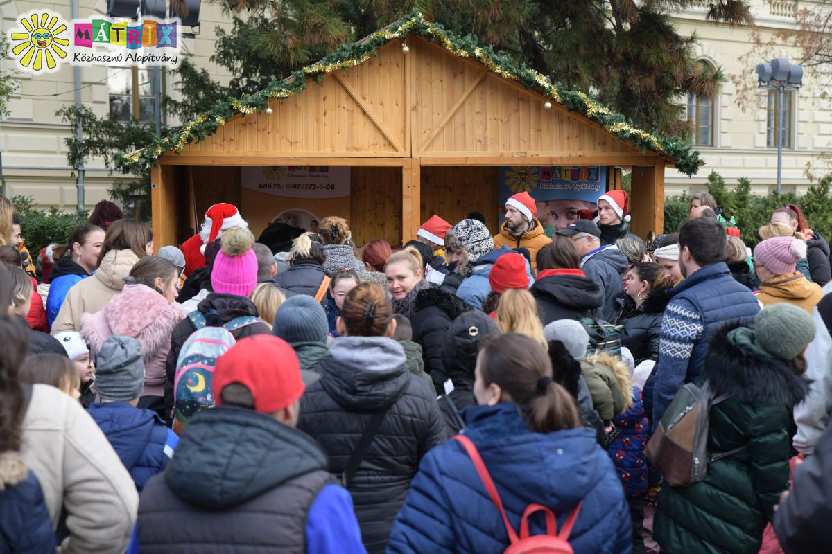Mikulás, gyerekek, támogatások