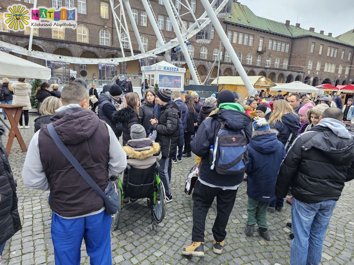 Bohócdoktorok óriáskerékre vitték a sérült gyermekeket