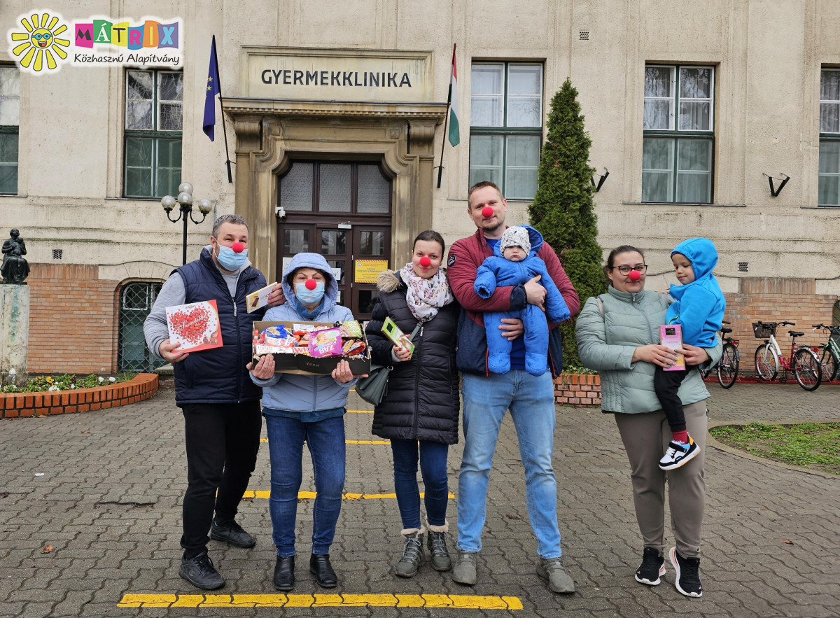 Bohócdoktorok Nőnap alkalmából finomságokat vittek az egészségügyi szakdolgozóknak