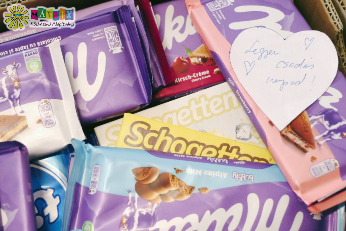 Bohócdoktorok élelmiszercsomagokkal várták a Családokat