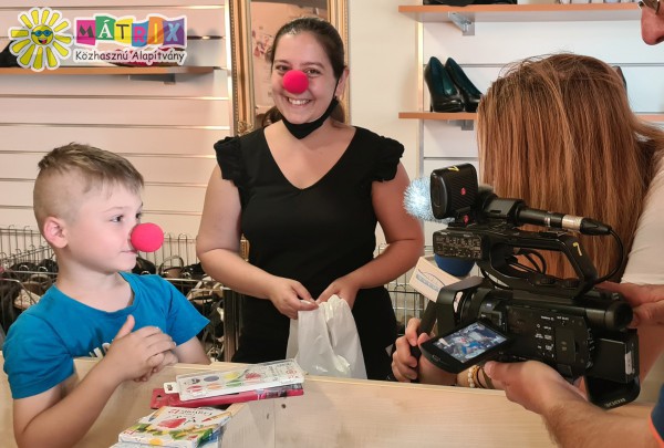 Bohócdoktorok adták az iskolaszereket