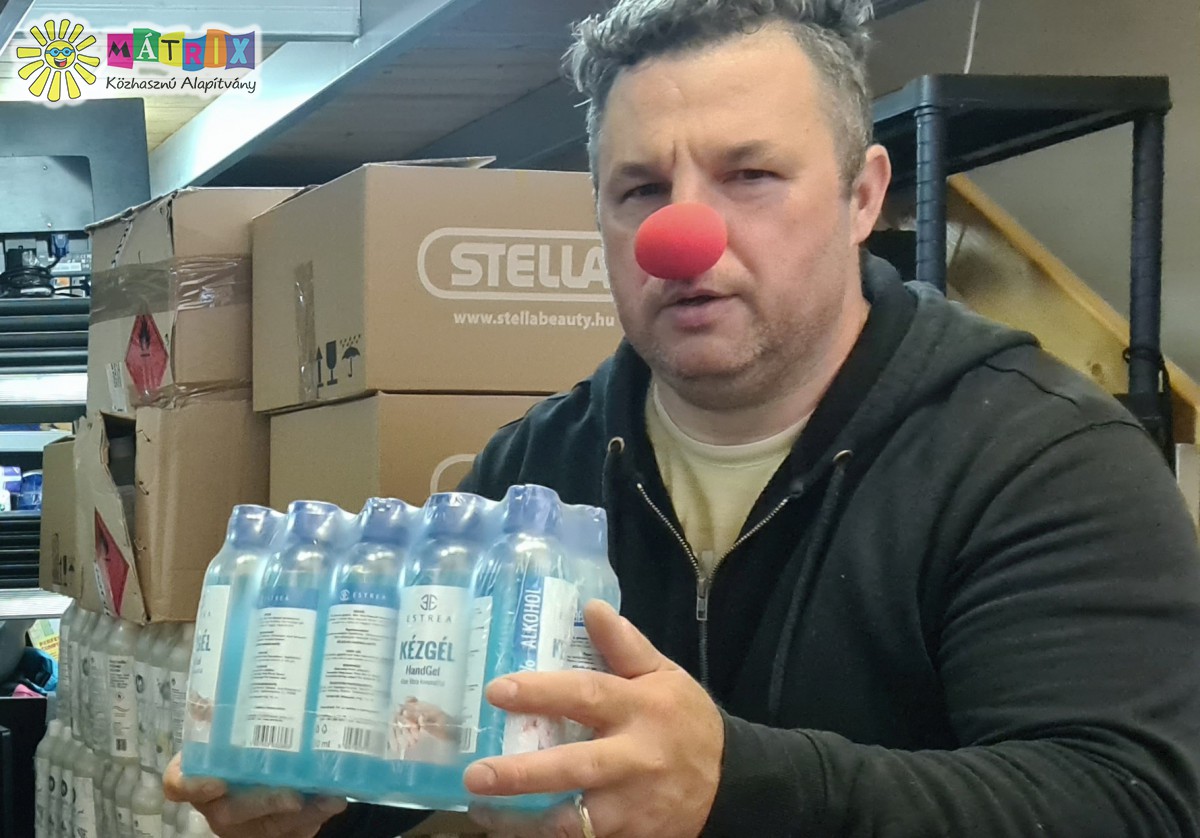 Bohócdoktorok fertőtlenítőszerekkel segítettek