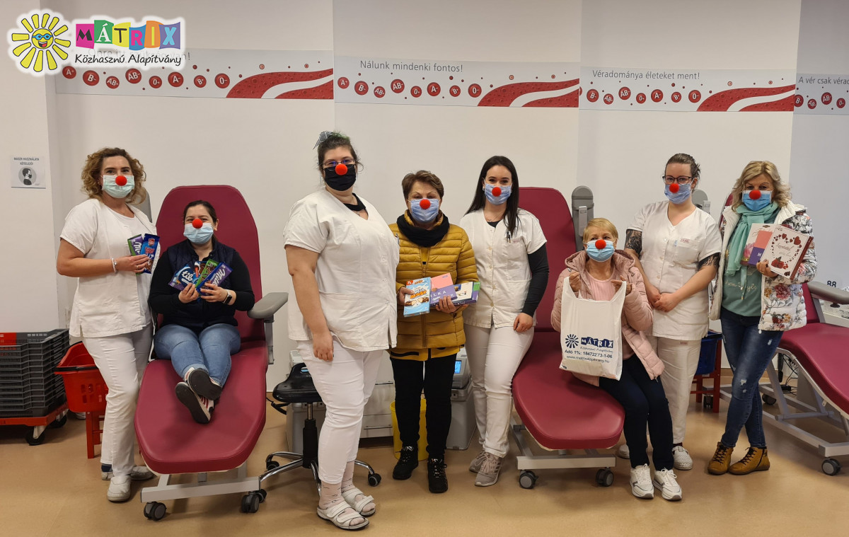 Kevés a vér, bohócdoktorok a véradások sikeréért