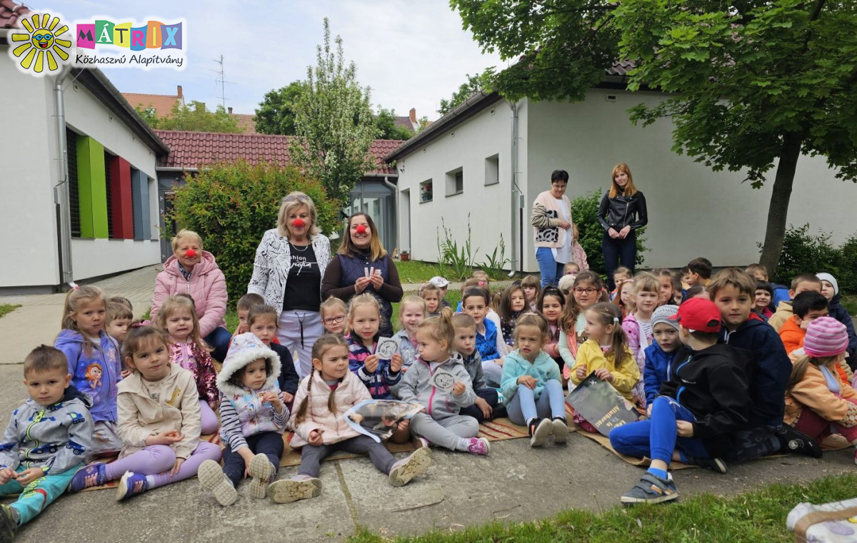 Gyerekek a bohócdoktorokkal