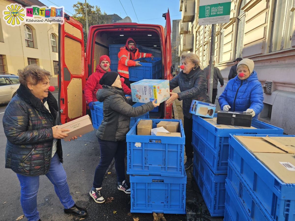 Bohócdoktorok adományozás, játék, ajándék a gyerekeknek