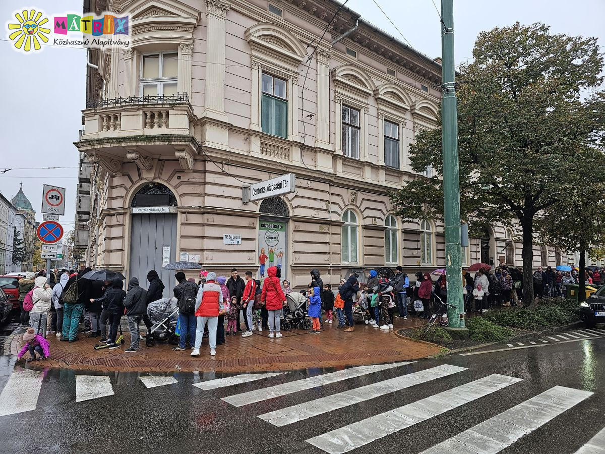 Adományosztás pillanatkép